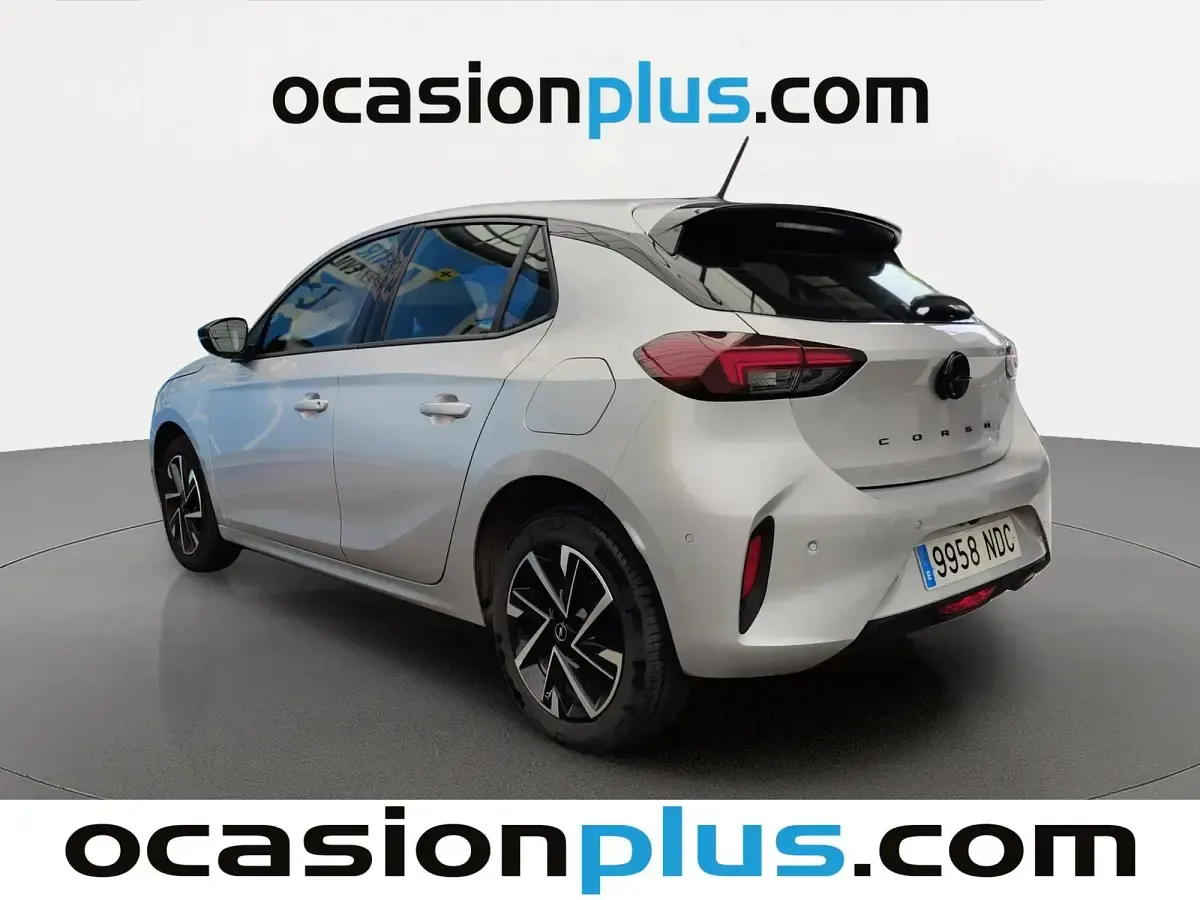 Usado Opel Corsa 100 CV (73 kW) 2025 Gris plata Utilitario