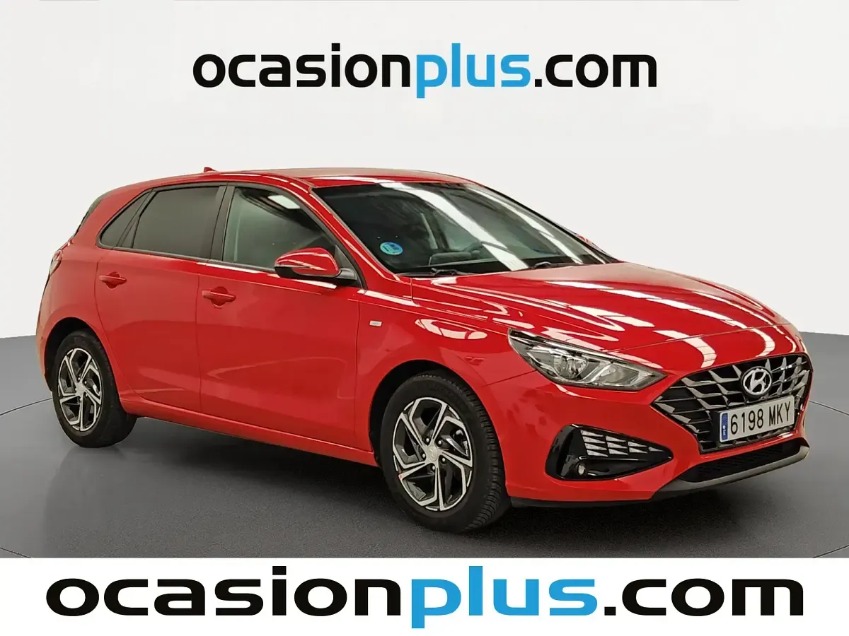 Usado Hyundai i30 120 CV (88 kW) 2023 Rojo Utilitario