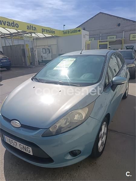 Usado Ford Fiesta Ambiente 68 CV (50 kW) 2009 Azul Utilitario