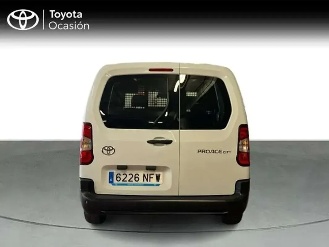 Usado Toyota Proace City City 101 CV (74 kW) 2025 Blanco Monovolumen