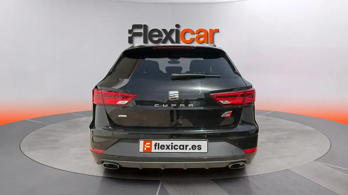 Usado Seat Leon CUPRA 300 CV (220 kW) 2018 Negro Berlina
