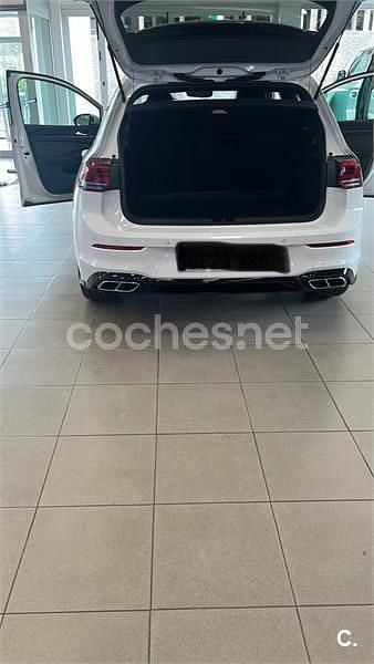 Usado VW Golf VIII R-line 131 CV (96 kW) 2024 Blanco Familiar