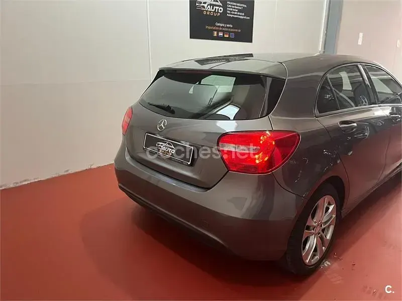 Usado Mercedes A180 Style 109 CV (80 kW) 2015 Gris / plata Berlina