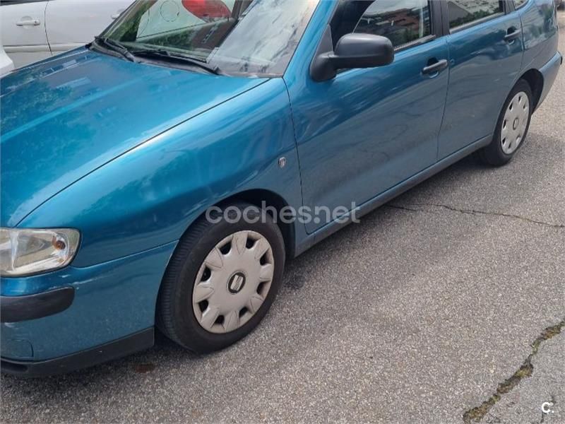 Azul Usado 2000 Seat Cordoba Stella Berlina | 2000 € (Precio justo) - Imagen 1/4
