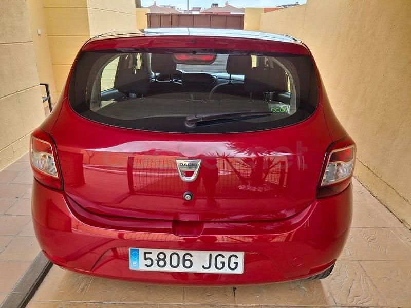 Usado Dacia Sandero Lauréate 75 CV (55 kW) 2015 Rojo Berlina