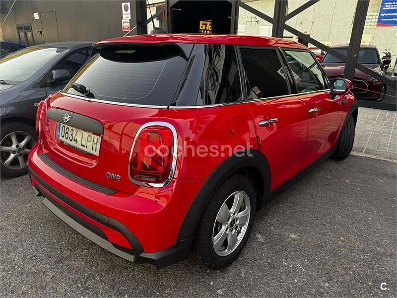 Usado Mini ONE 102 CV (75 kW) 2021 Rojo Utilitario