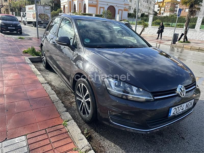 Usado VW Golf VII Advance 115 CV (84 kW) 2016 Violeta / lila Berlina