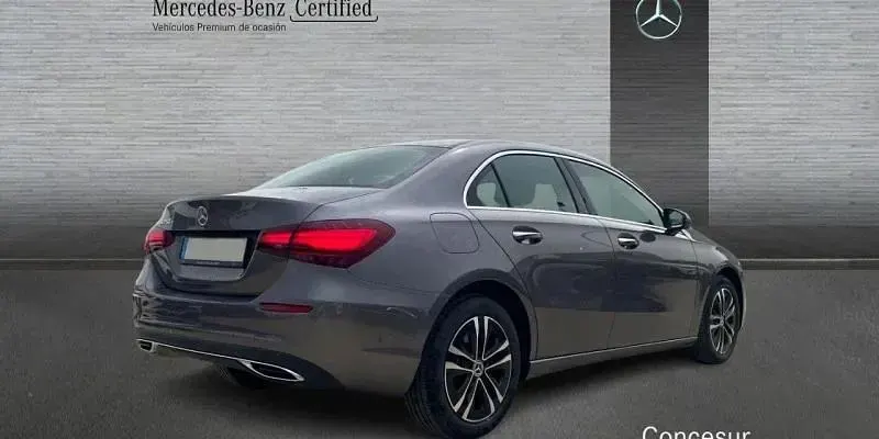 Usado Mercedes A250 218 CV (160 kW) 2024 Gris Berlina