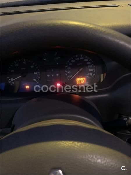 Usado Renault Scénic Dynamique 98 CV (72 kW) 2003 Verde Monovolumen