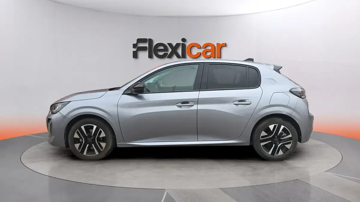Usado Peugeot 208 Allure 101 CV (74 kW) 2025 Gris Utilitario