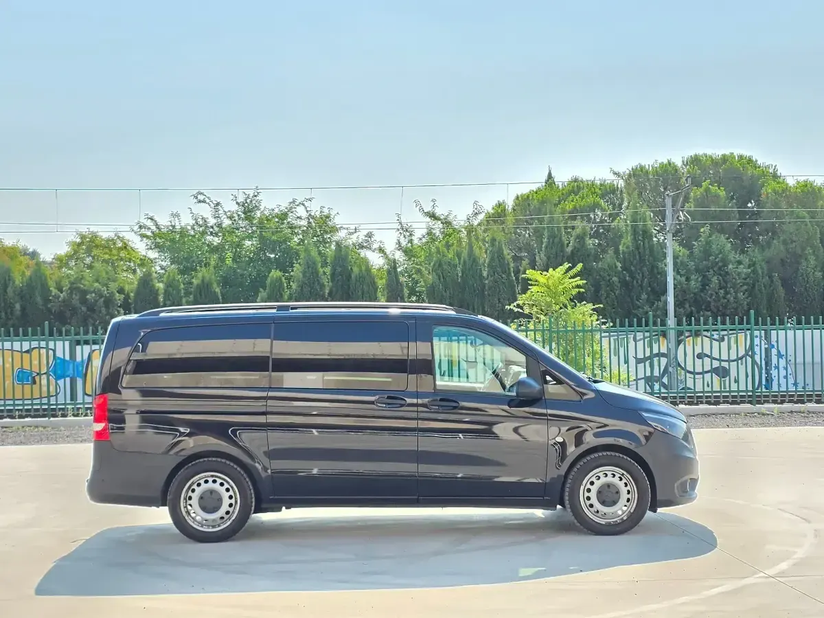 Usado Mercedes Vito 190 CV (139 kW) 2019 Negro Van
