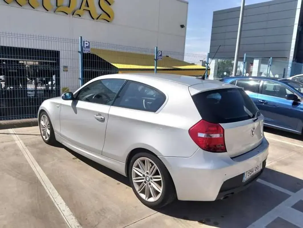Usado BMW 118 150 CV (110 kW) 2008 Gris Utilitario