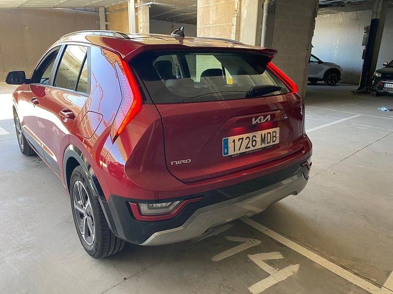 Usado Kia Niro 141 CV (103 kW) 2022 Rojo SUV