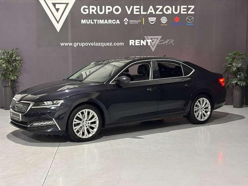 Usado Skoda Superb Style 218 CV (160 kW) 2021 Negro Berlina