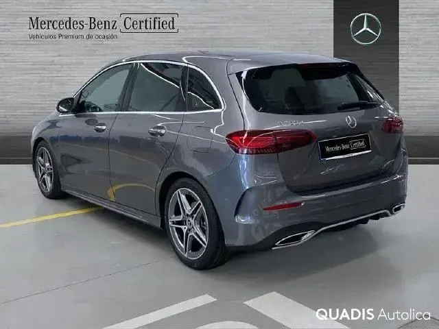 Usado Mercedes B200 150 CV (110 kW) 2025 Gris montaña Monovolumen