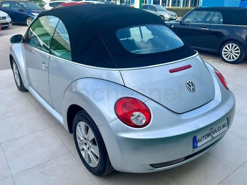 Usado VW New Beetle 105 CV (77 kW) 2009 Gris / plata Utilitario