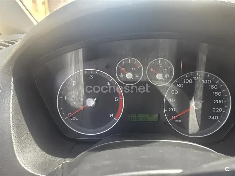 Usado Ford C-MAX Ambiente 90 CV (66 kW) 2005 Azul Monovolumen