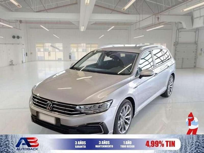 Usado VW Passat GTE 218 CV (160 kW) 2022 Plateado Familiar