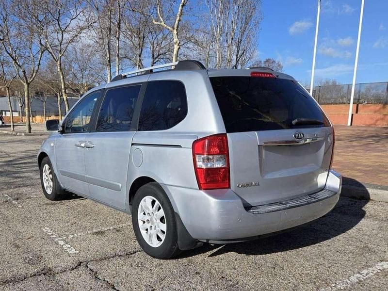 Usado Kia Carnival 185 CV (136 kW) 2009 Plateado Monovolumen
