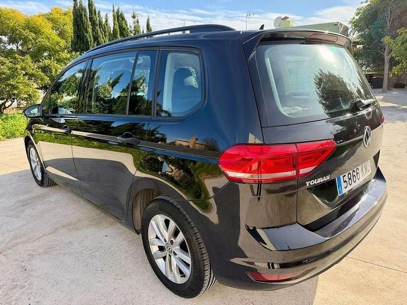 Usado VW Touran Advance 116 CV (85 kW) 2018 Negro Monovolumen