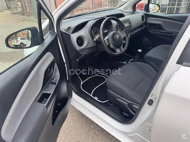Occasion Toyota Yaris Active 69 ch (50 kW) 2015 Blanc Citadine