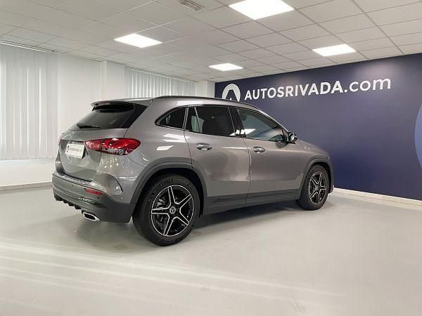 Usado Mercedes GLA200 150 CV (110 kW) 2021 Gris montaña magno (designo) SUV