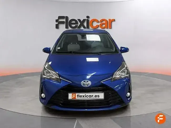 Usado Toyota Yaris Hybrid Active 100 CV (73 kW) 2020 Azul