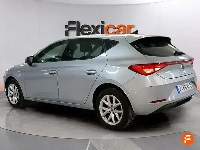 Usado Seat Leon Style 130 CV (95 kW) 2023 Gris Berlina