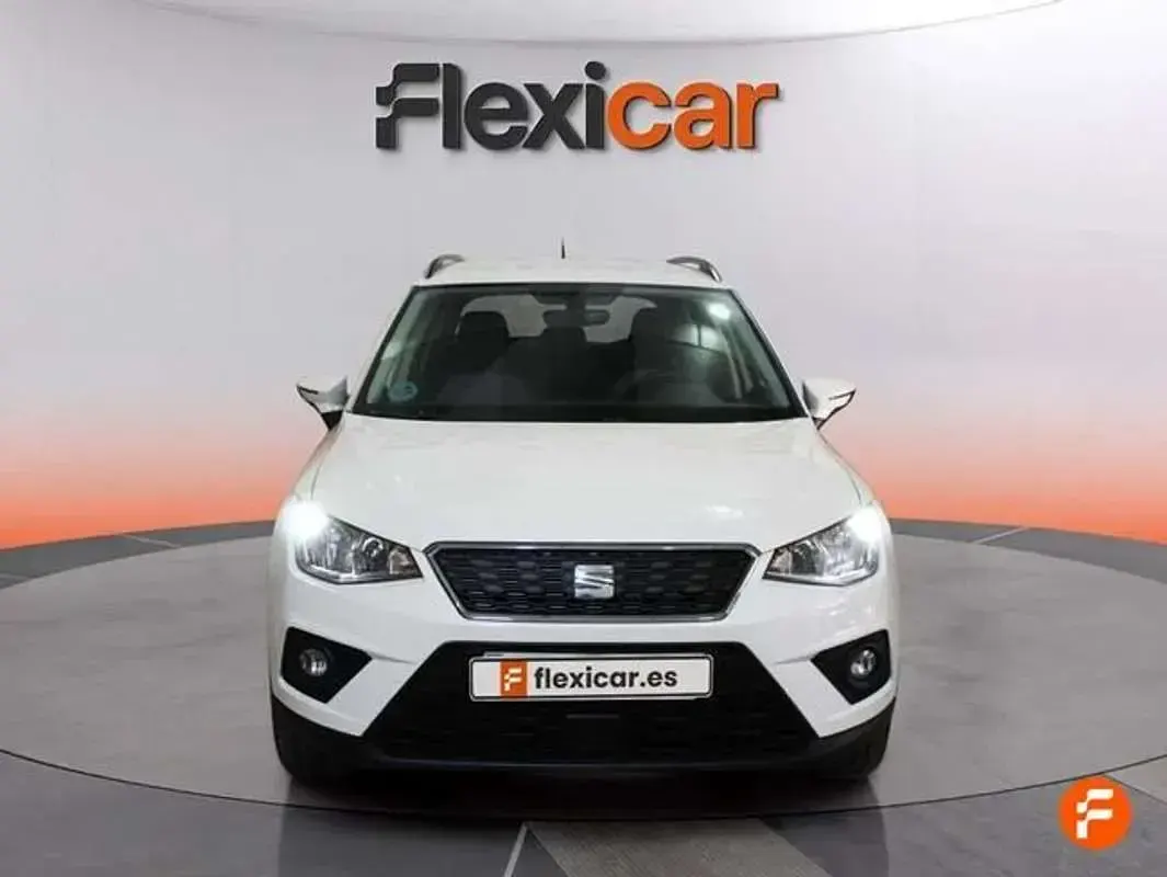 Usado Seat Arona Style 110 CV (80 kW) 2021 Blanco SUV