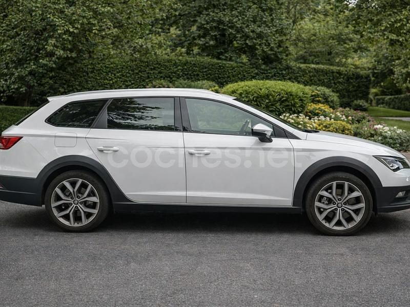 Usado Seat Leon 4Drive 184 CV (135 kW) 2015 Blanco Familiar