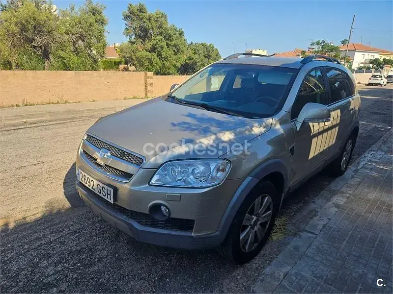 Usado Chevrolet Captiva LT 150 CV (110 kW) 2009 Gris / plata SUV