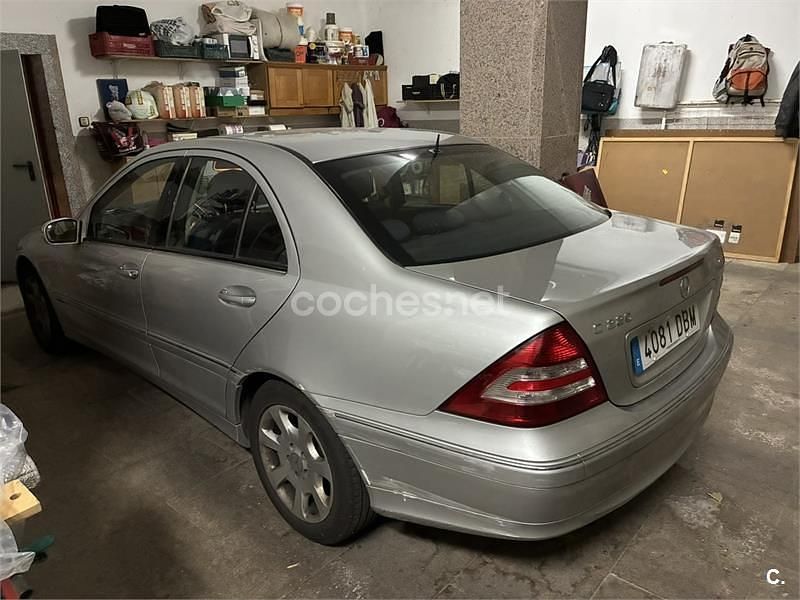 Usado Mercedes C220 Elegance 143 CV (105 kW) 2004 Gris / plata Berlina