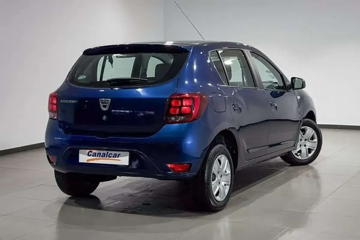 Usado Dacia Sandero Comfort 90 CV (66 kW) 2019 Azul Utilitario