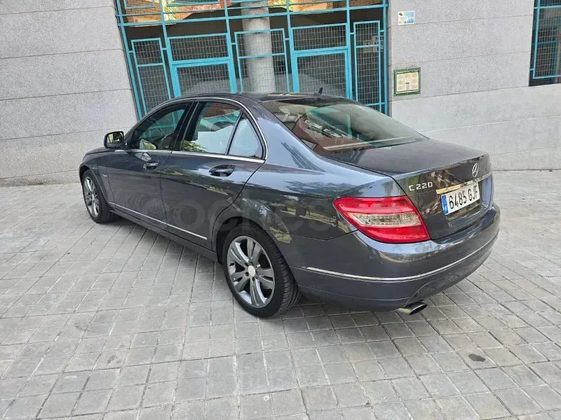 Käytetty Mercedes C220 Avantgarde 170 HP (125 kW) 2008 Harmaa Sedan