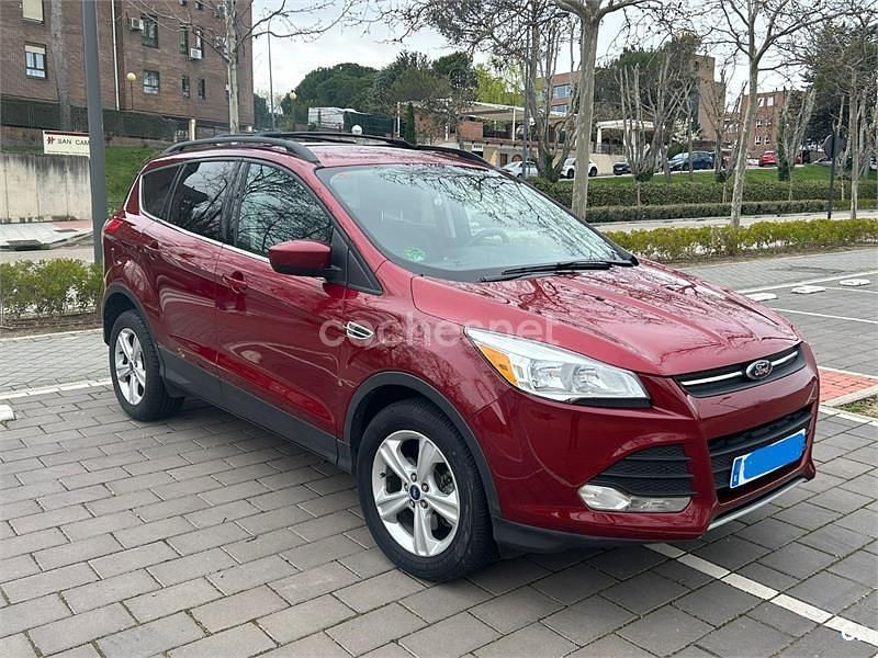 Usado Ford Kuga Titanium 180 CV (132 kW) 2013 Granate SUV