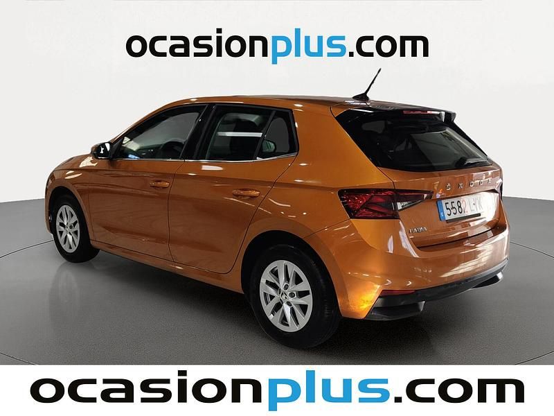 Usado Skoda Fabia 80 CV (58 kW) 2022 Naranja Utilitario