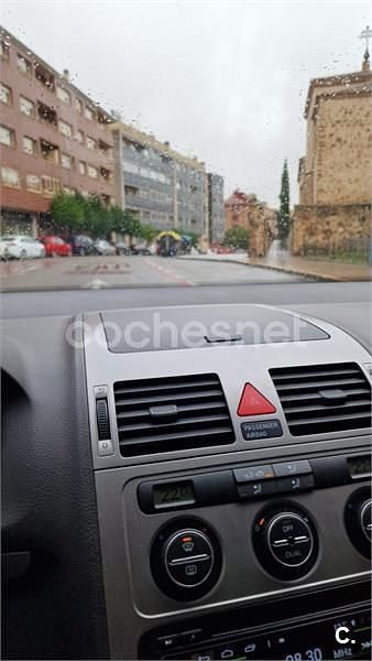 Usado VW Touran Advance 105 CV (77 kW) 2010 Gris / plata Monovolumen