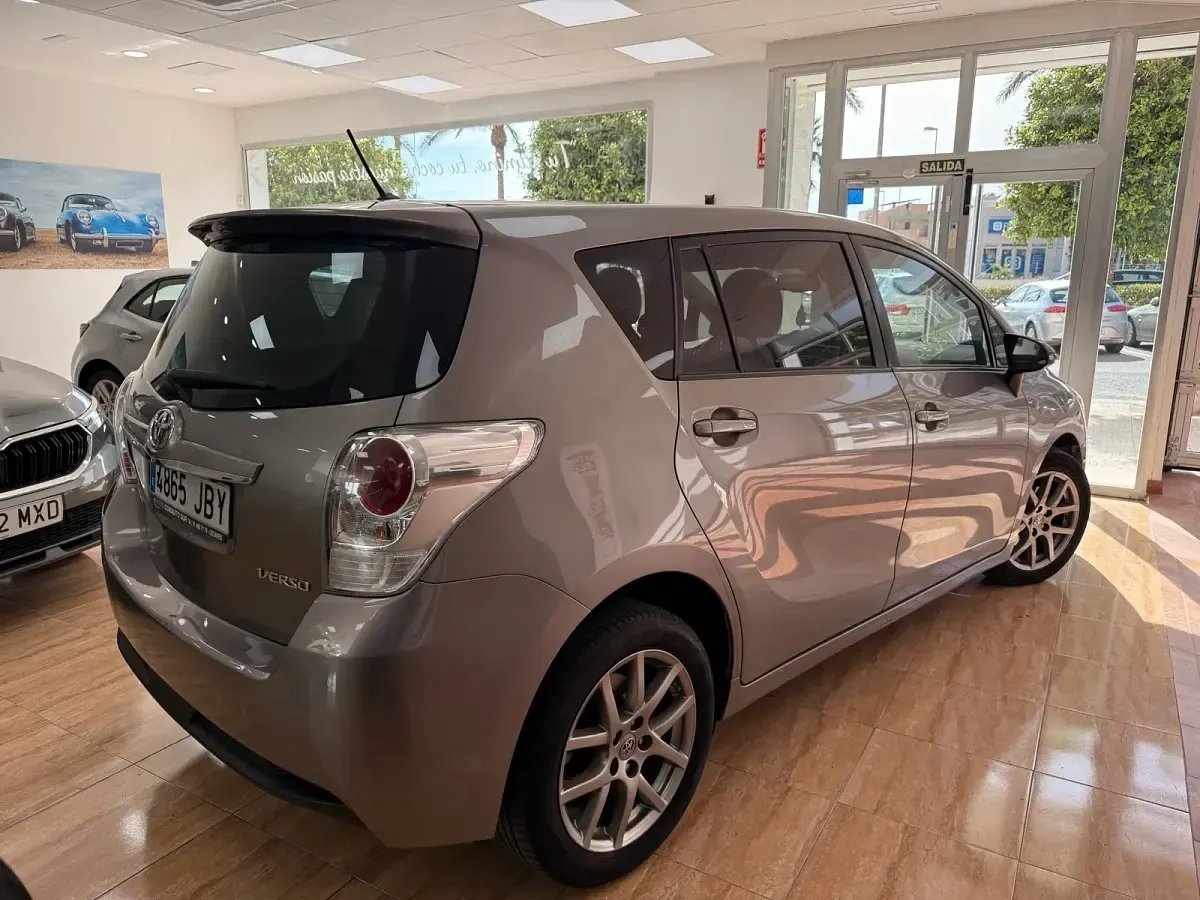Usado Toyota Verso Advance 112 CV (82 kW) 2015 Beige Monovolumen