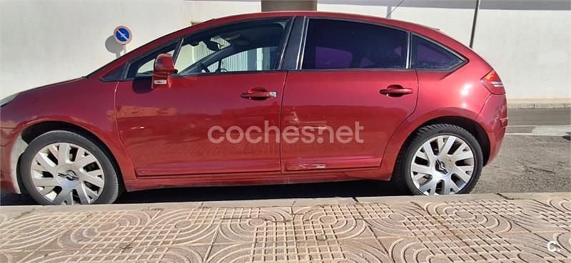 Begagnad Citroën C4 110 HK (80 kW) 2006 Röd Sedan