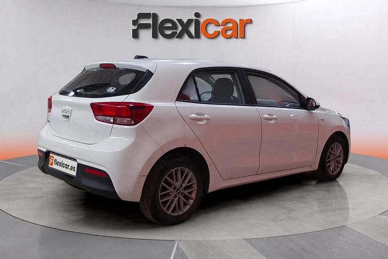 Usado Kia Rio 84 CV (61 kW) 2022 Blanco Utilitario