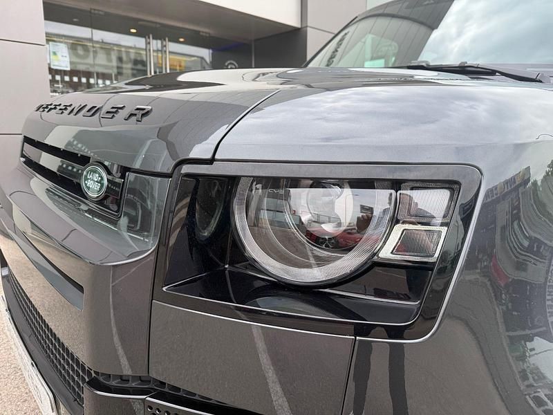 Usado Land Rover Defender SE Dynamic 250 HP (183 kW) 2025 Cinzento SUV