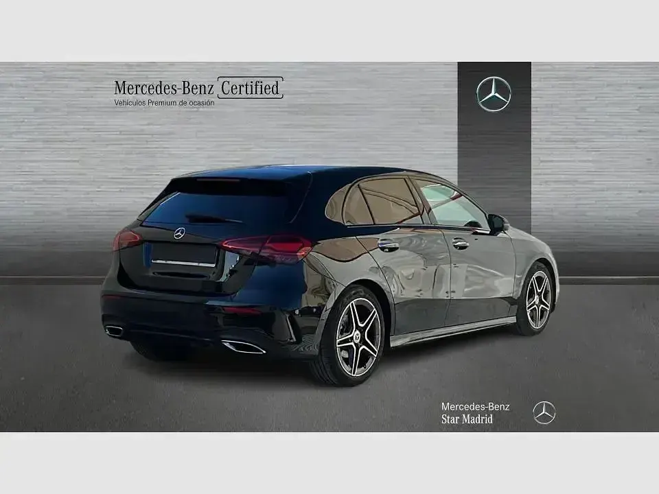 Usado Mercedes A180 116 CV (85 kW) 2025 Pintura metalizada  negro cosmos Utilitario