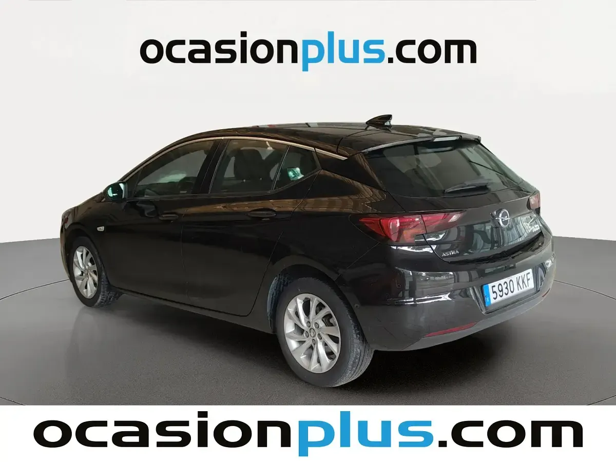 Usado Opel Astra Dynamic 125 HP (91 kW) 2018 Preto Citadino