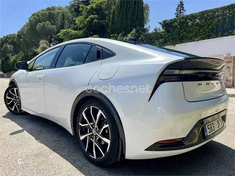 Usado Toyota Prius Luxury 122 CV (89 kW) 2022 Blanco Utilitario