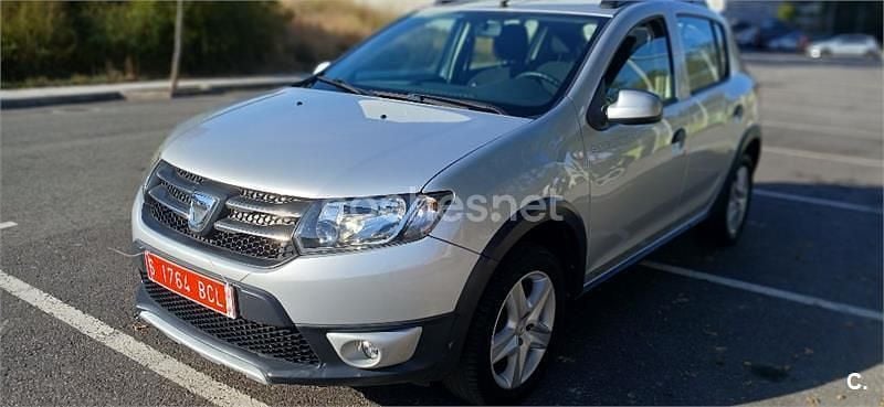 Gris / plata Usado 2014 Dacia Sandero Stepway Utilitario | 7900 € (Precio justo) - Imagen 1/4