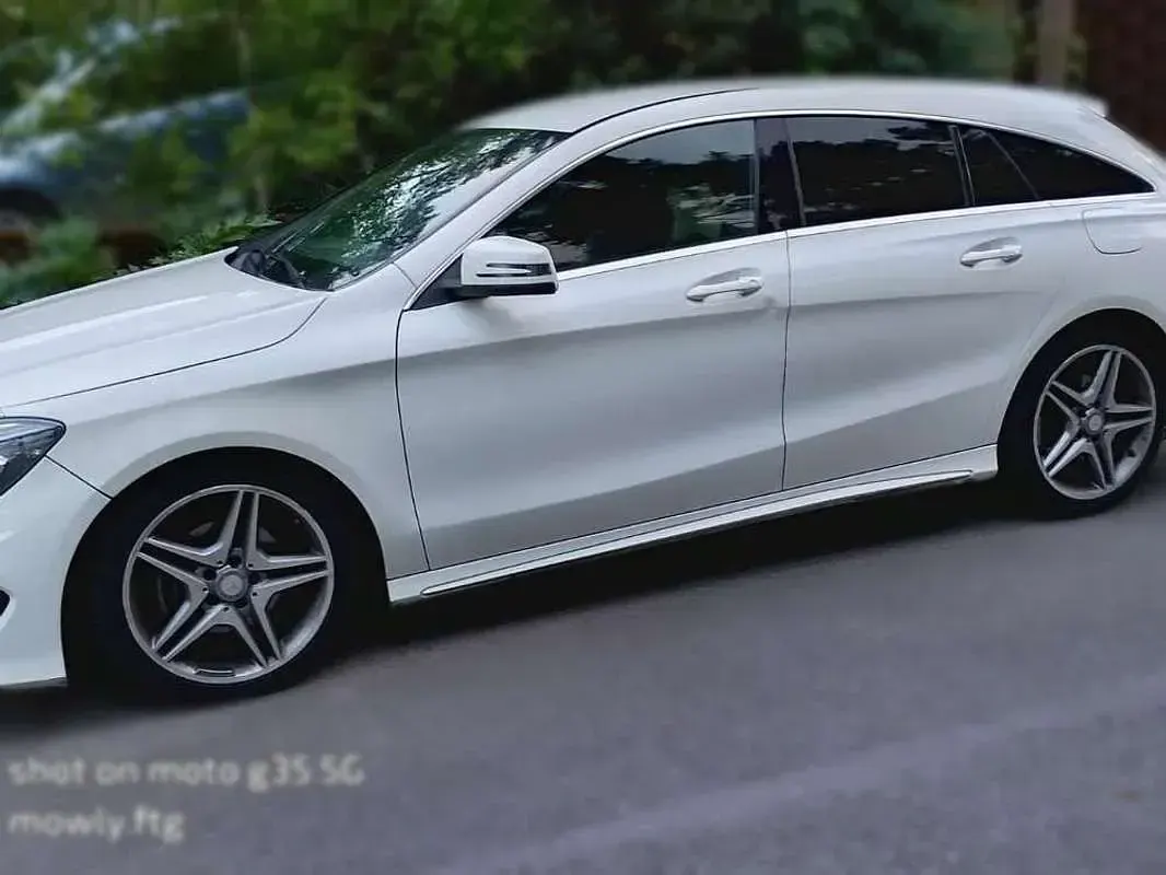 Usado Mercedes CLA200 Shooting Brake AMG line 136 CV (100 kW) 2015 Blanco Familiar