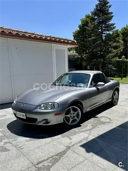 Usado Mazda MX5 146 CV (107 kW) 2002 Gris / plata Descapotable