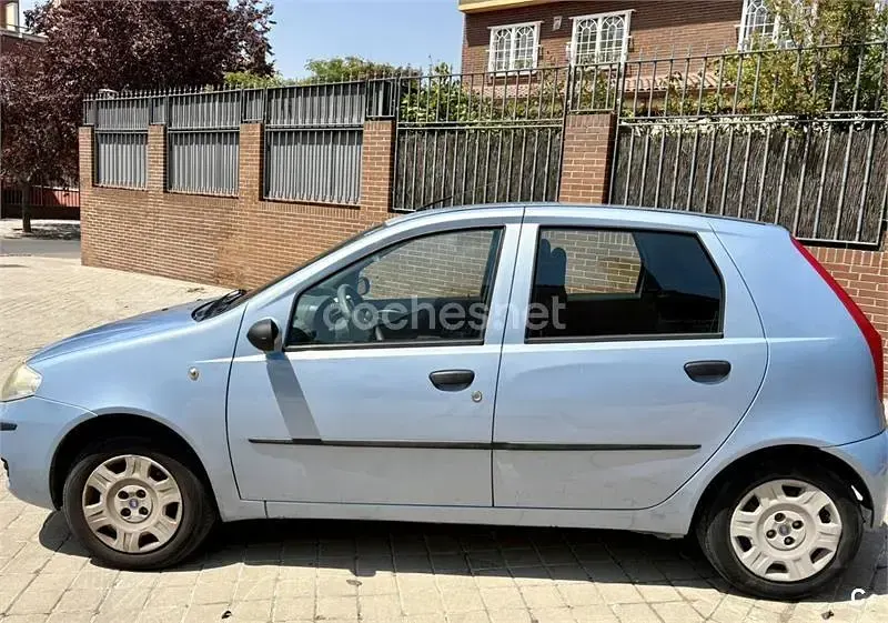 Usado Fiat Punto Classica 60 CV (44 kW) 2006 Azul Utilitario