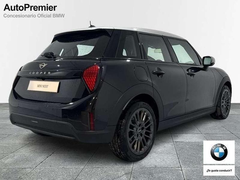 Usado Mini Cooper Essential 114 kW (156 CV) 2025 Negro Utilitario