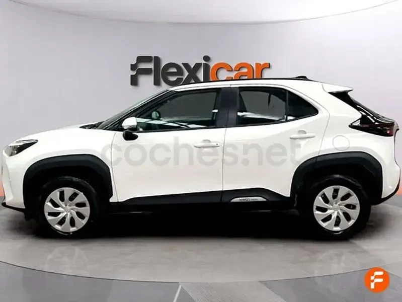 Usado Toyota Yaris Cross Active 130 CV (95 kW) 2026 Blanco SUV